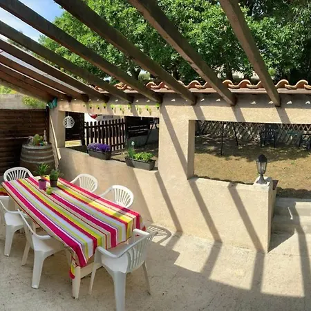 Дом отдыха Maison Spacieuse Et Calme Pres De La Cite Alairac