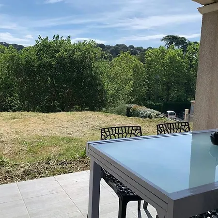 Vakantiehuis Maison Spacieuse Et Calme Pres De La Cite