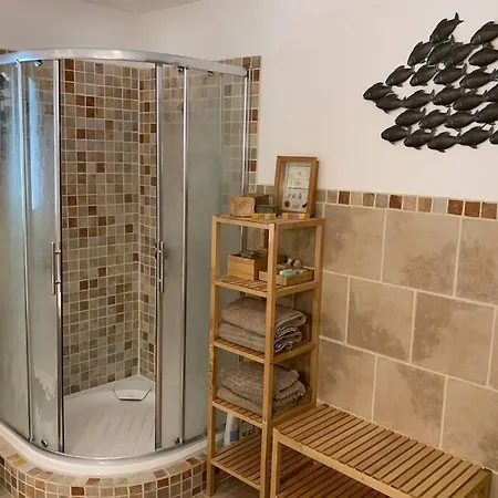 Vakantiehuis Maison Spacieuse Et Calme Pres De La Cite *