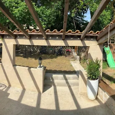 Maison Spacieuse Et Calme Pres De La Cite Дом отдыха